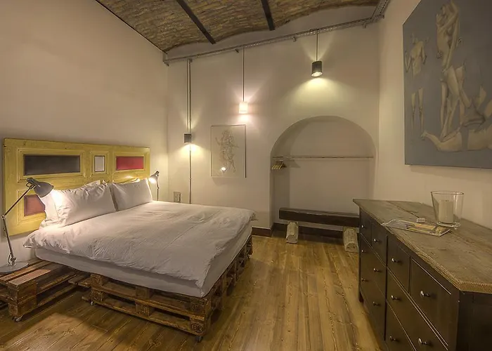 Aparthotel The Living Quarters 4*