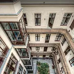 The Living Quarters * بودابست