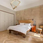 The Living Quarters * بودابست