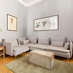 شقة The Living Quarters بودابست
