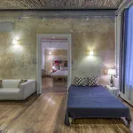 The Living Quarters * بودابست