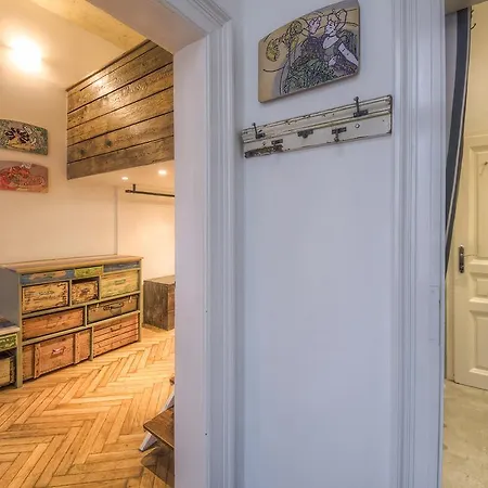 Aparthotel The Living Quarters 4*