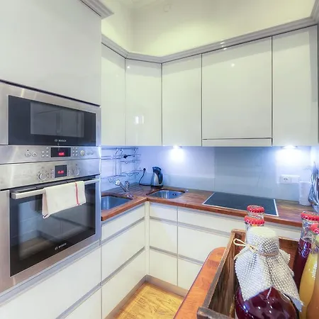 Aparthotel The Living Quarters 4*