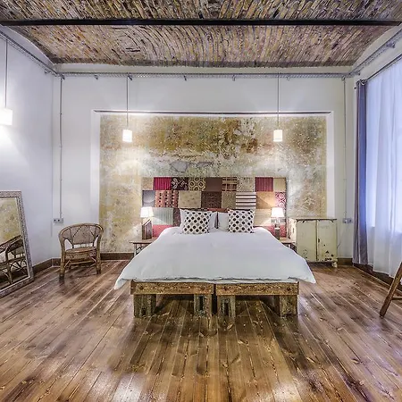 The Living Quarters 4*