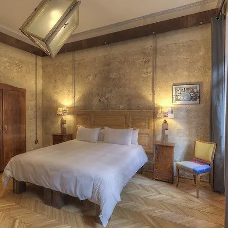The Living Quarters * بودابست