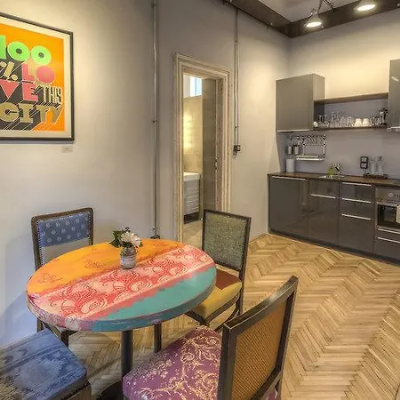 Aparthotel The Living Quarters 4*